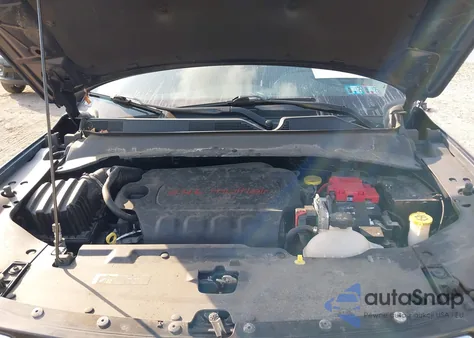 2019 Jeep Compass Latitude 4X4 z USA, uszkodzony, nr VIN 3C4NJDBB0KT818133